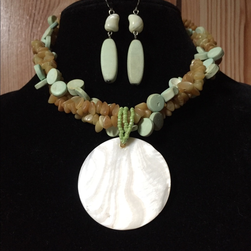 Believe jewelry set of 2 earrings & necklace shell
